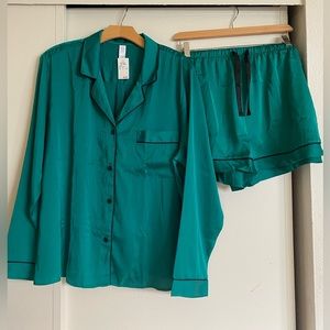 Satin collar and short PJ set